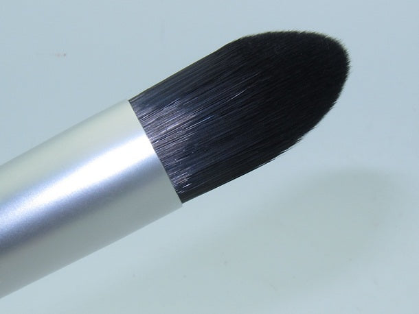 فرشاة كريم الأساس المسطحة ذا بالم بليند أ هاند The Balm Blend A Hand Tapered Foundation Brush